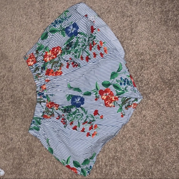 Floral Shorts - Picture 2 of 2